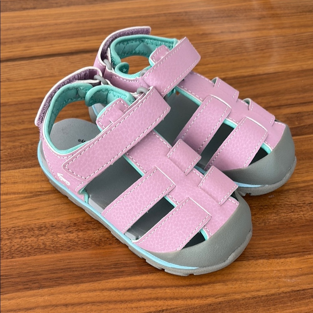 See Kai Run LIKE NEW Sandals Size 9 LIKE NEW